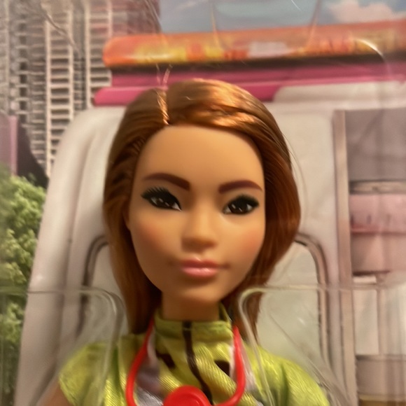 You can be anything Barbie - Picture 2 of 5